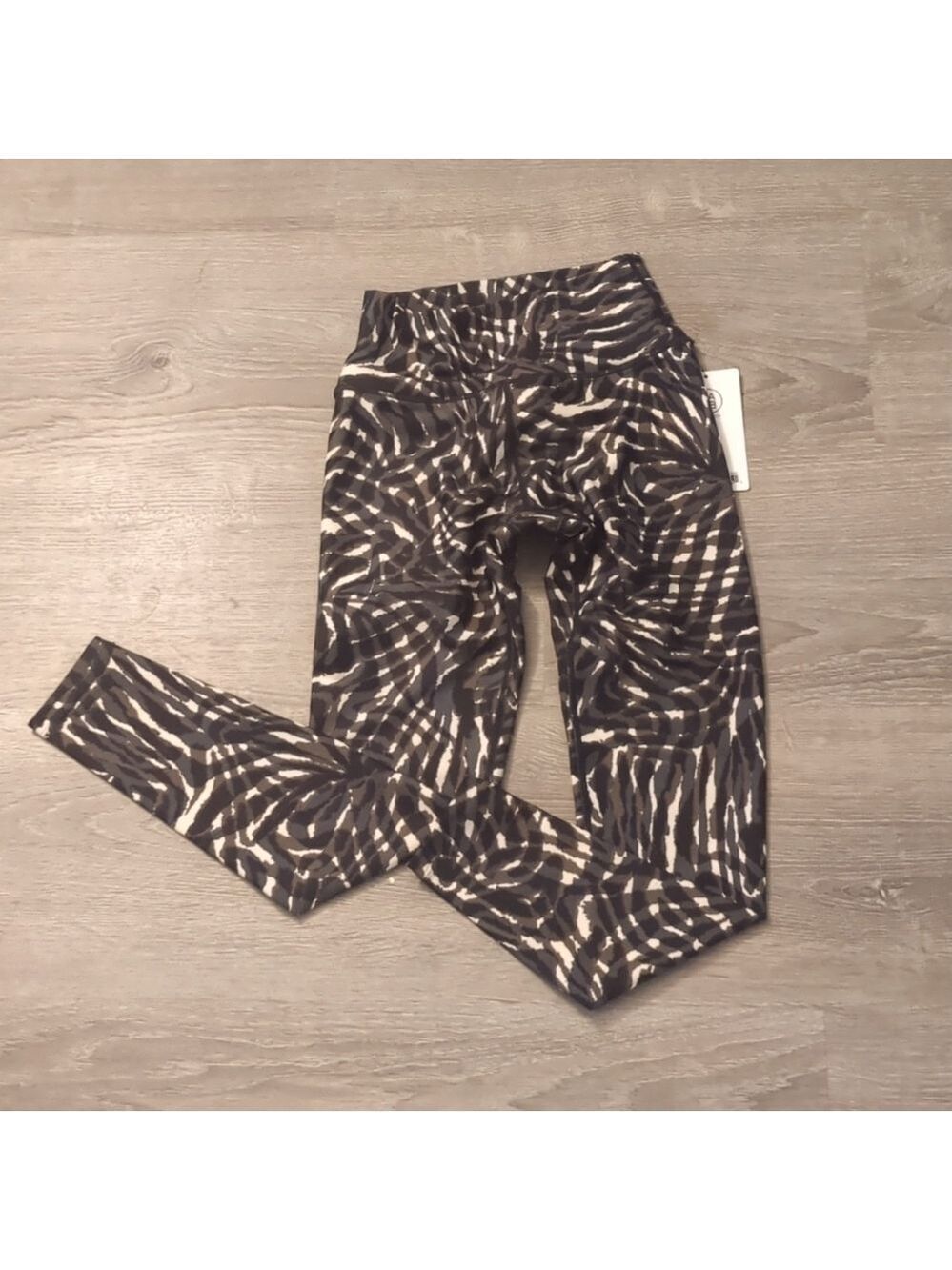 Sage collective tiger spot leggings size XS